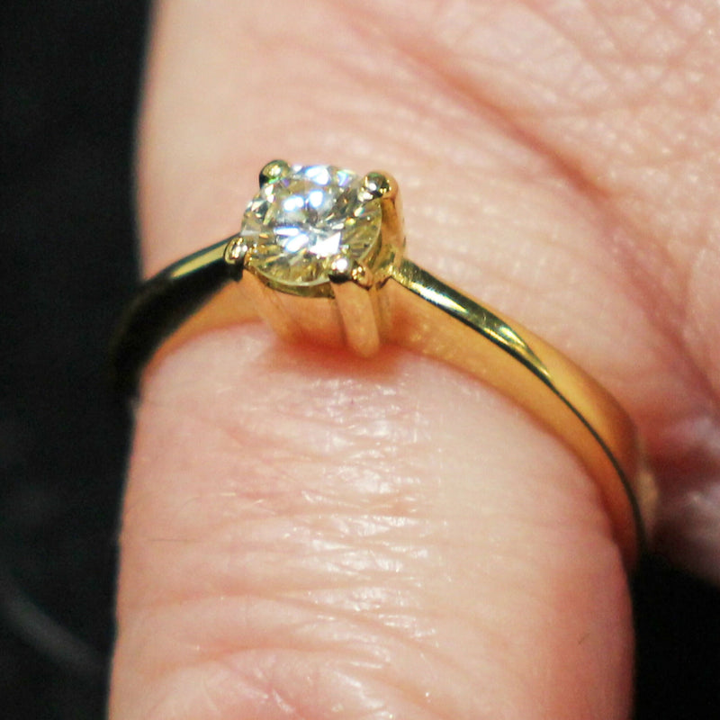 18ct gold c.40ct diamond solitaire ring