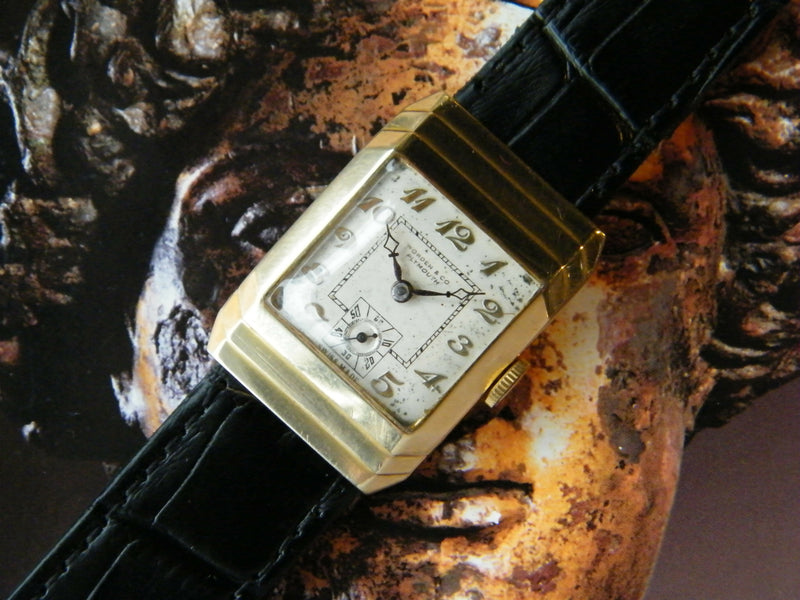 VINTAGE 1932 GENTLEMEN's 9KT GOLD ART-DECO STYLE WATCH WITH HOODED LUGS, CHESTER HALLMARKS, BOX & PAPERS