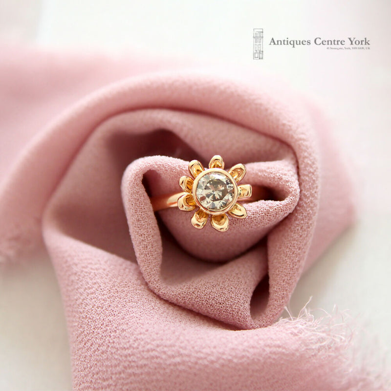 18ct Diamond Flower Single Stone Ring