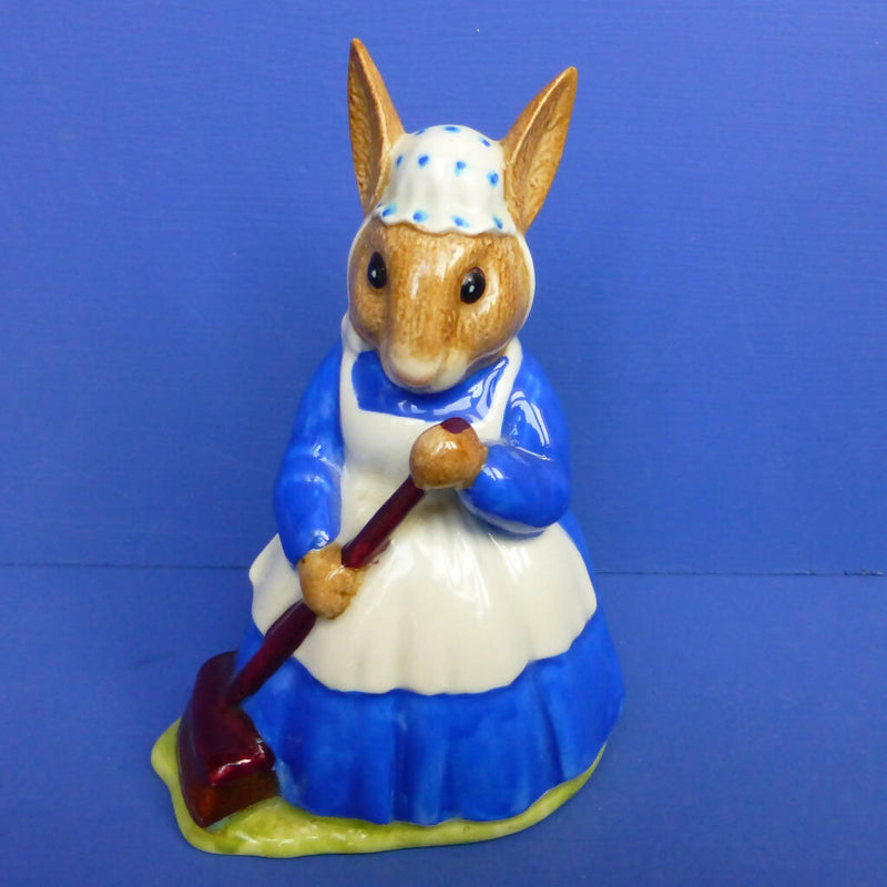 Royal Doulton Bunnykins Figurine - Mrs Bunnykibs Clean Sweep DB6