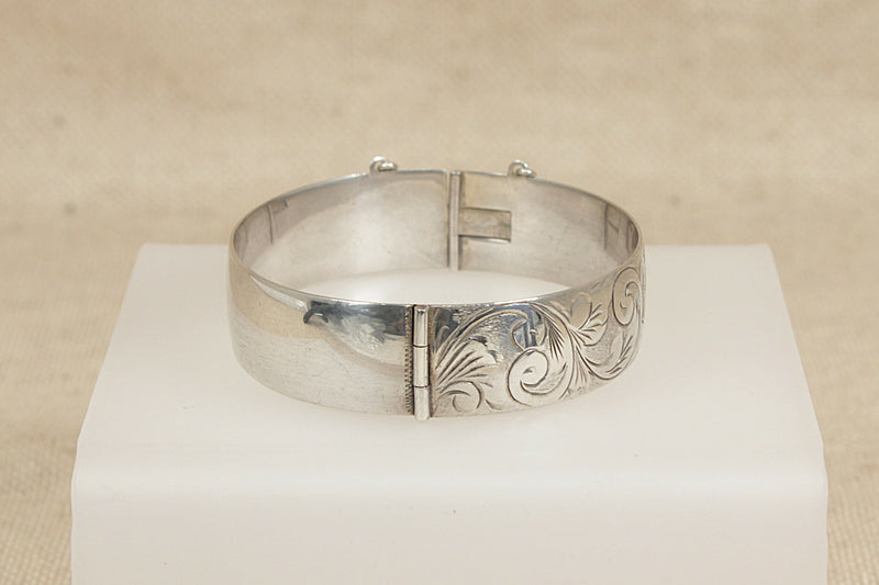 Vintage Solid Silver Hinged Bangle