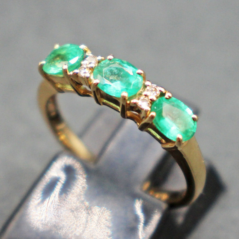 14ct gold emerald and diamond ring