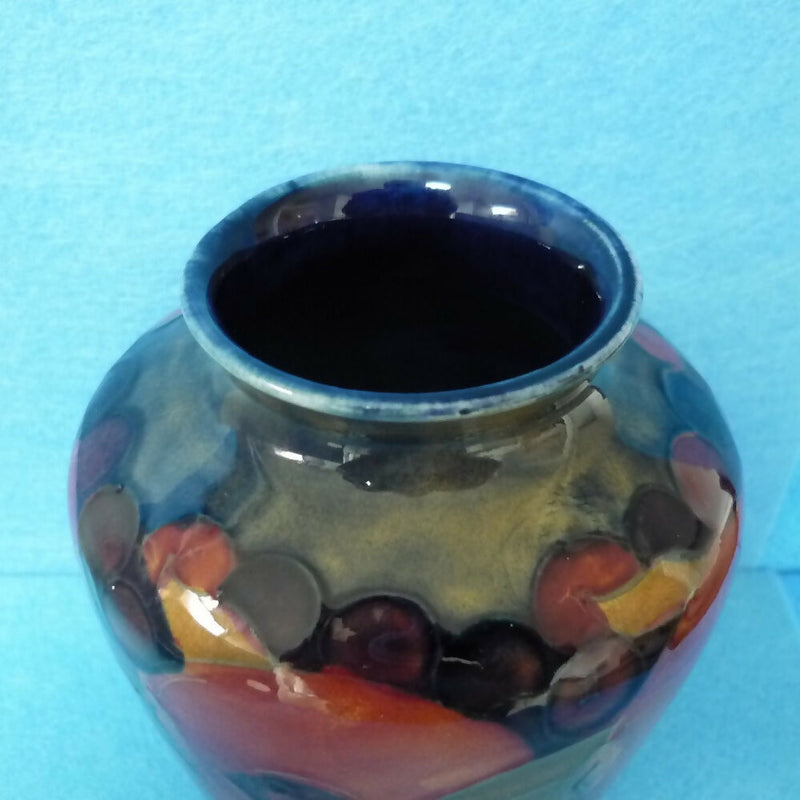 Moorcroft Vase (5.15 inch). Pomegranate Design by William Moorcroft.