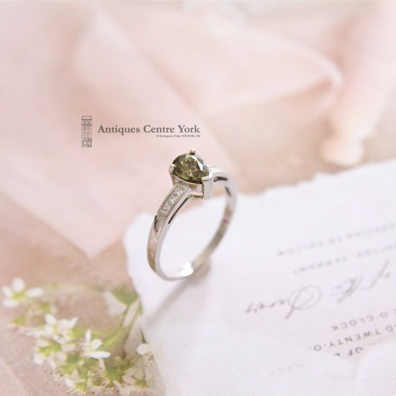 18ct White Gold Green Tourmaline & Diamond Ring