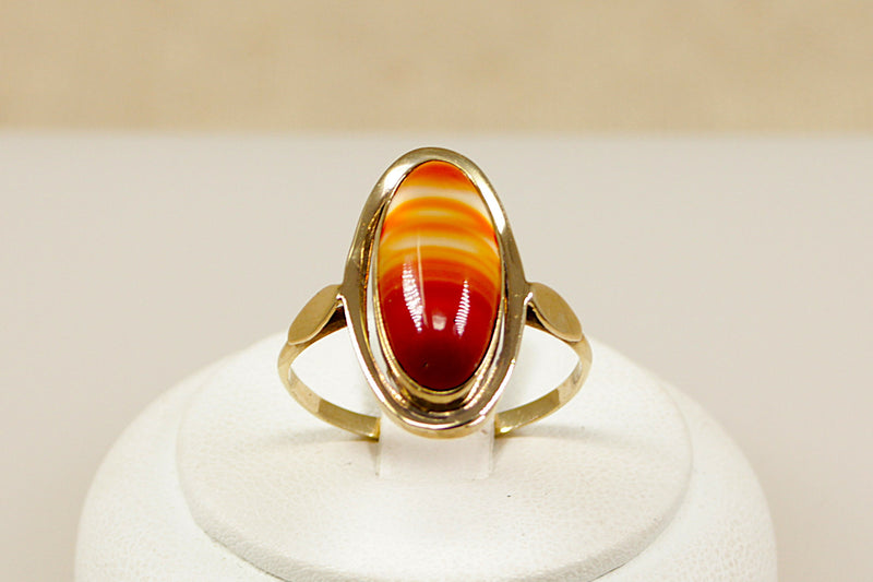 8ct Gold & Banded Carnelian Ring