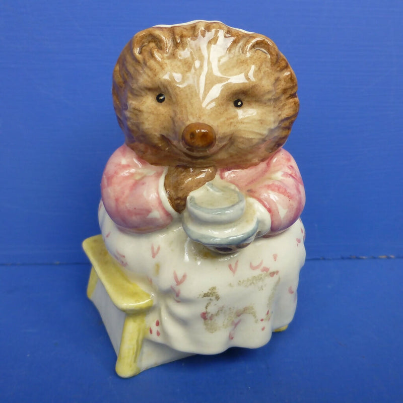 Beswick Beatrix Potter Figurine - Mrs Tiggywinkle Takes Tea BP10A