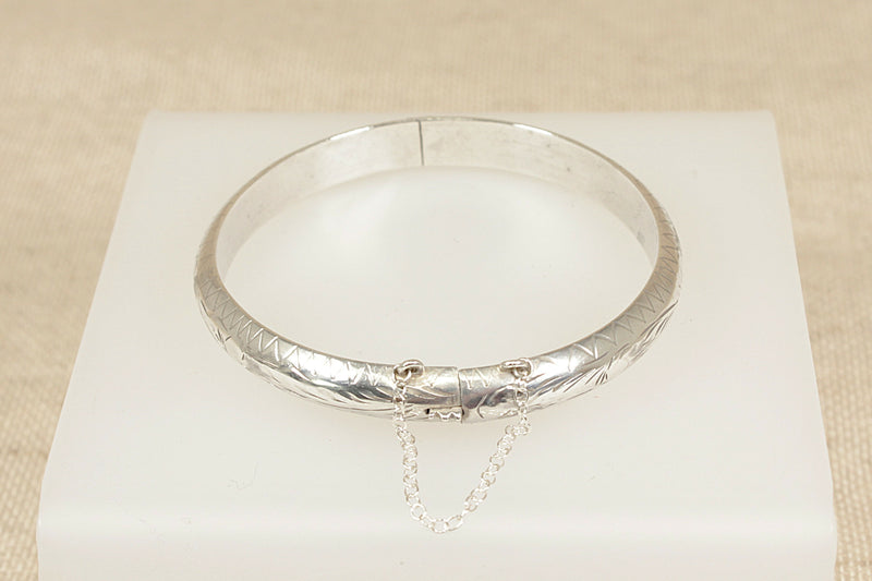 Vintage Silver Hinged Bangle