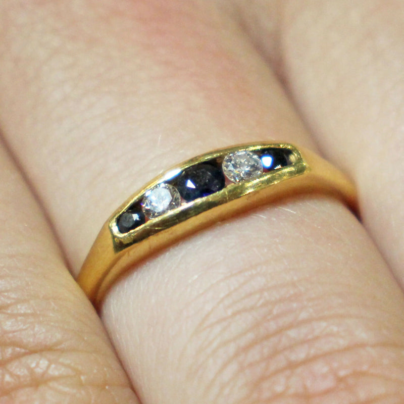 18ct gold graduated sapphire diamond five stone ring