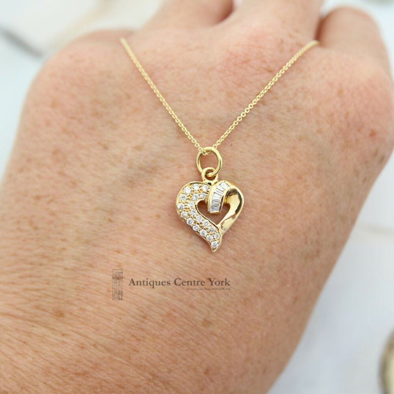 18ct Stylized Diamond Heart 0.30ct