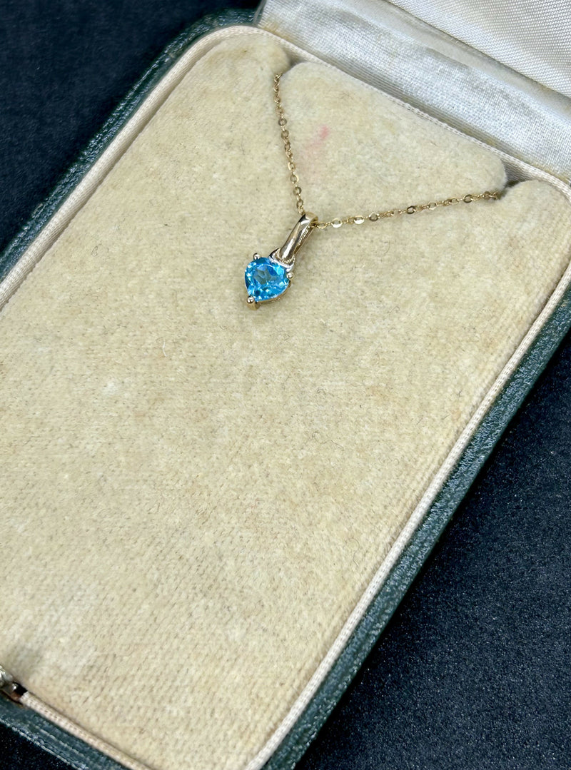 Hallmarked 9ct Yellow Gold Blue Topaz Pendant