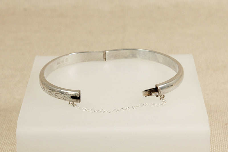 Vintage Silver Hinged Bangle