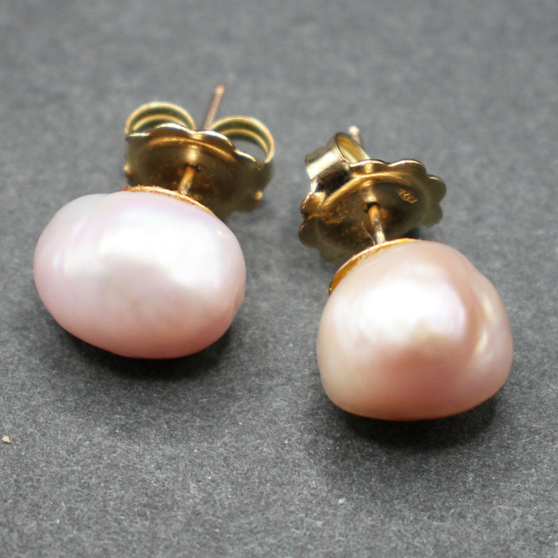 9ct-gold-pink-freshwater-pearl-ear-studs-24i006a