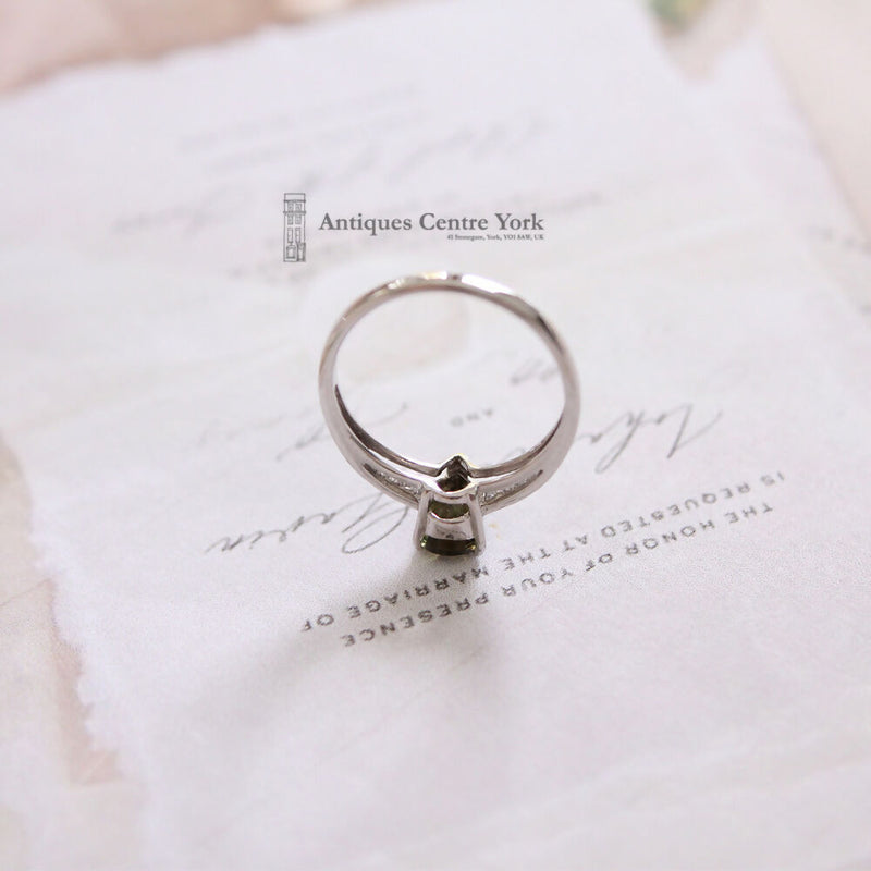 18ct White Gold Green Tourmaline & Diamond Ring