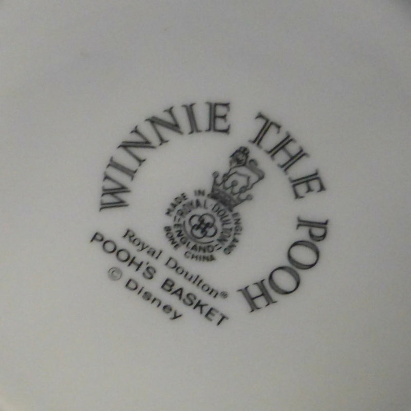 royal-doulton-winnie-the-pooh-beaker-poohs-basket-3