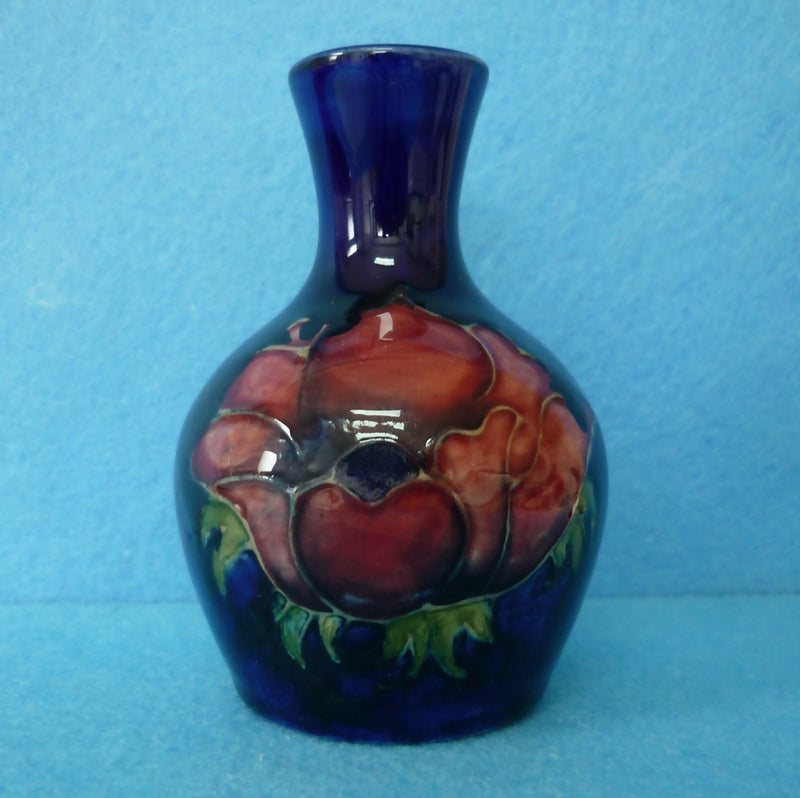 A Moorcroft Vase c1949-1986 in the Anemone Pattern