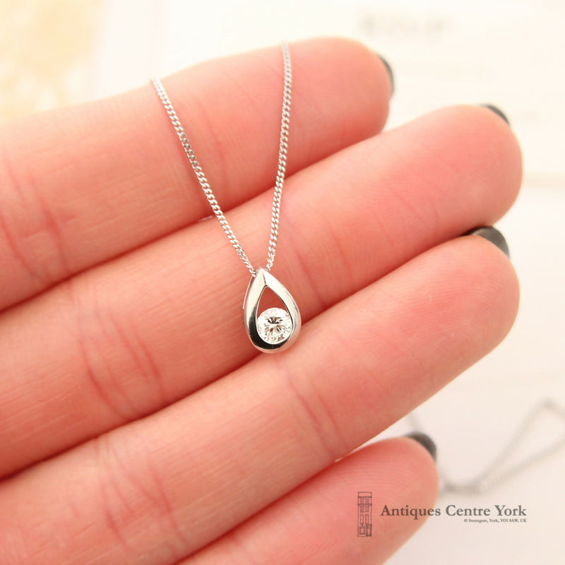 18ct White Gold Diamond Pendant