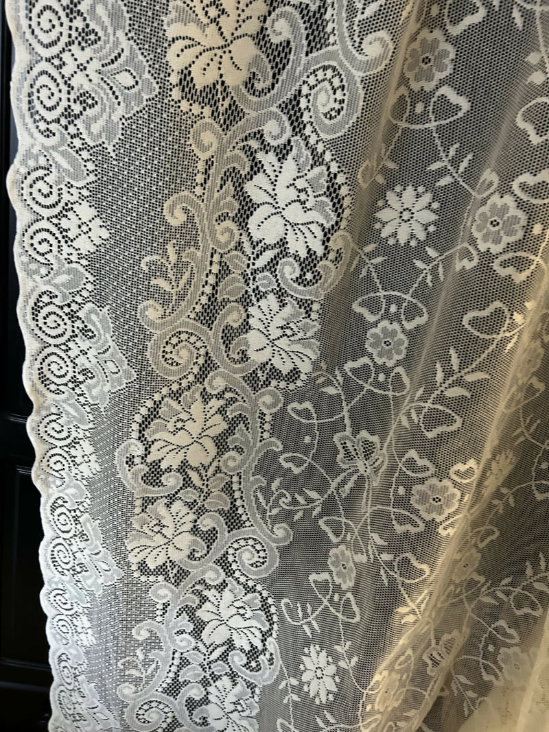 Beautiful Victorianna design cream cotton lace off the roll
