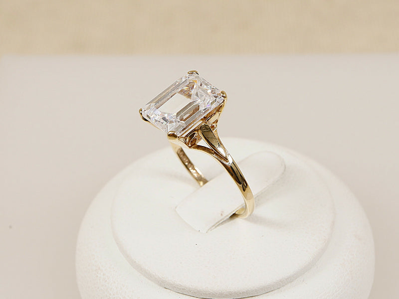 9ct Gold & CZ Solitaire Ring