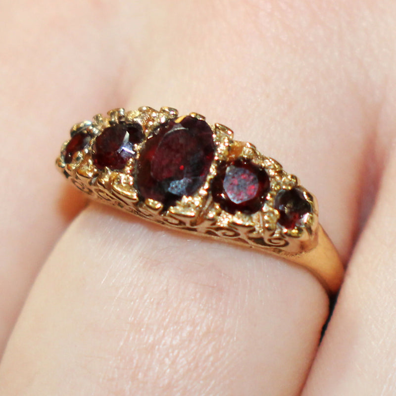 Victorian style 9ct gold graduated garnet five stone ring