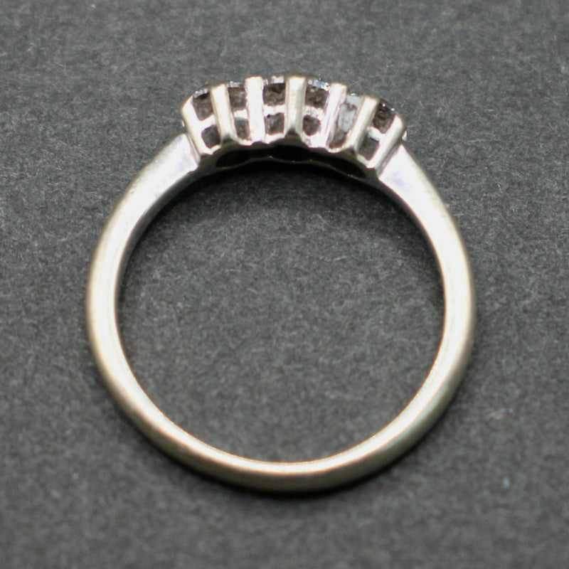 9ct white gold diamond trilogy ring