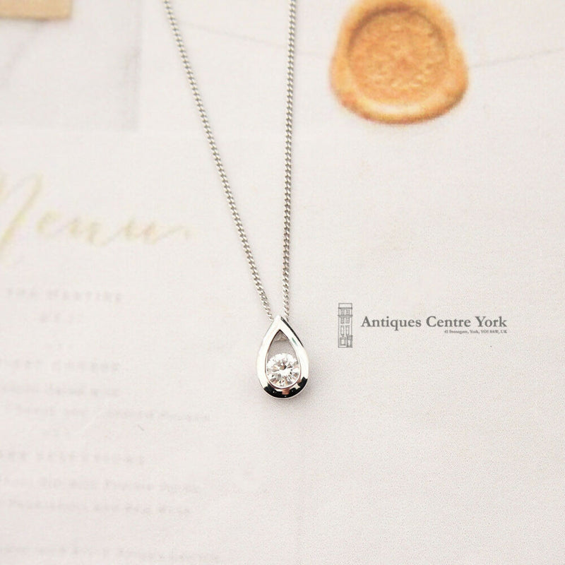 18ct White Gold Diamond Pendant