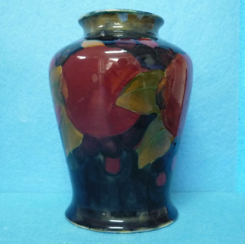 Moorcroft Vase (5.15 inch). Pomegranate Design by William Moorcroft.