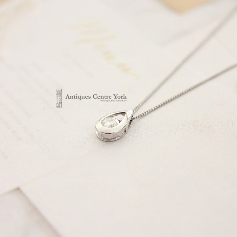 18ct White Gold Diamond Pendant