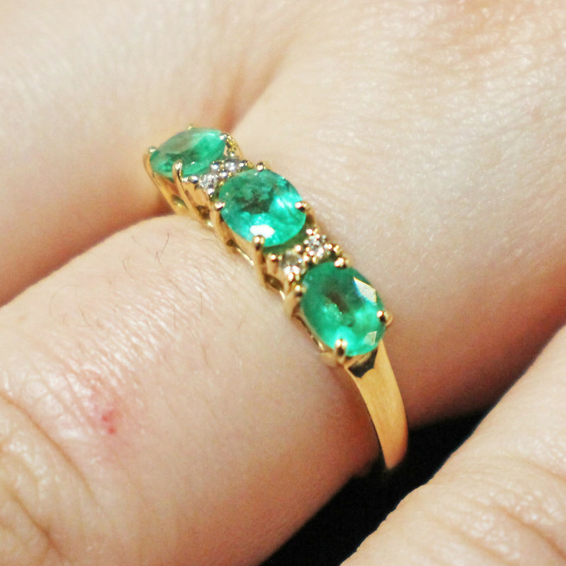 14ct gold emerald and diamond ring