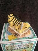 Royal Doulton Winnie The Pooh figurine. Royal Doulton Tigger signs the rissolution WP6
