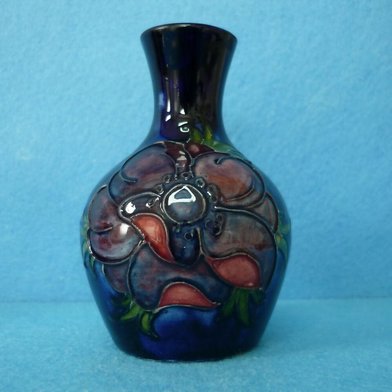 A Moorcroft Vase c1949-1986 in the Anemone Pattern