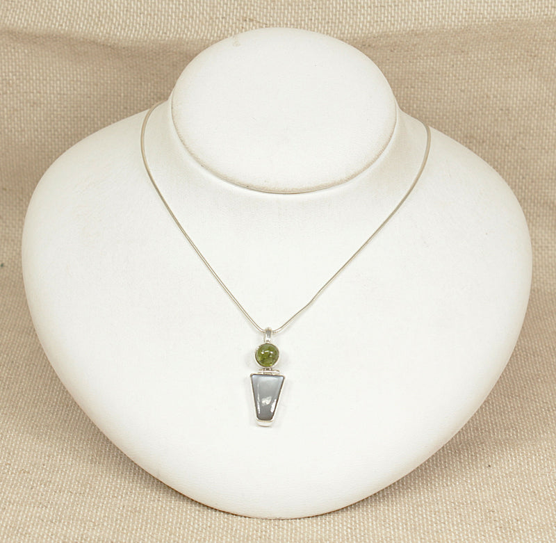 Silver Labradorite & Peridot Pendant & Chain