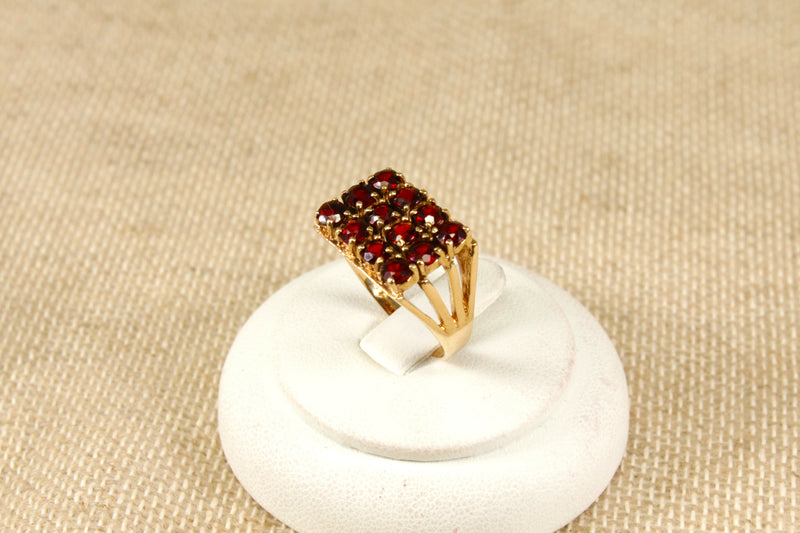 9ct Gold Garnet Cluster Ring