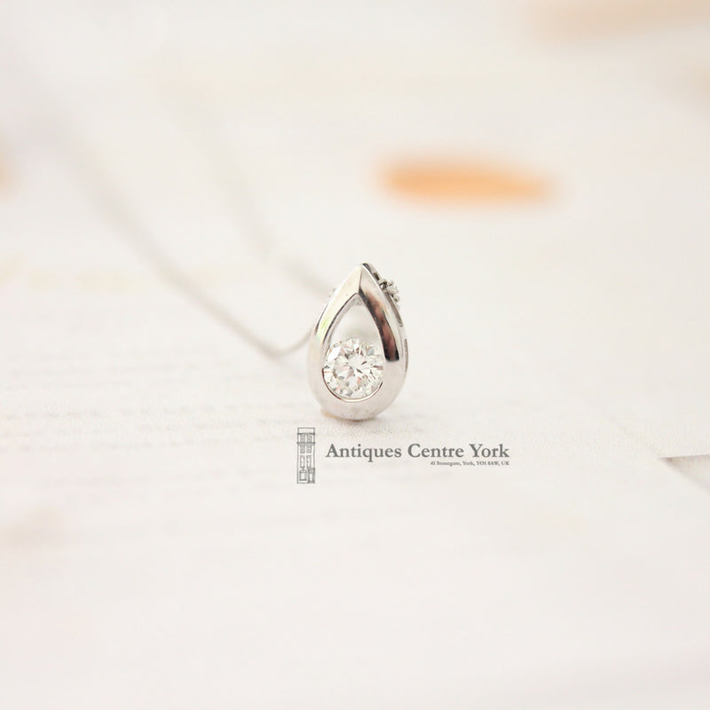18ct White Gold Diamond Pendant