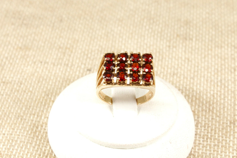 9ct Gold Garnet Cluster Ring