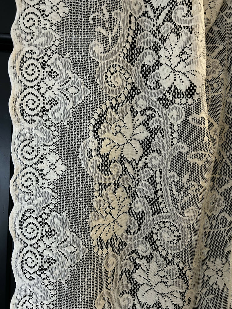 Beautiful Victorianna design cream cotton lace off the roll