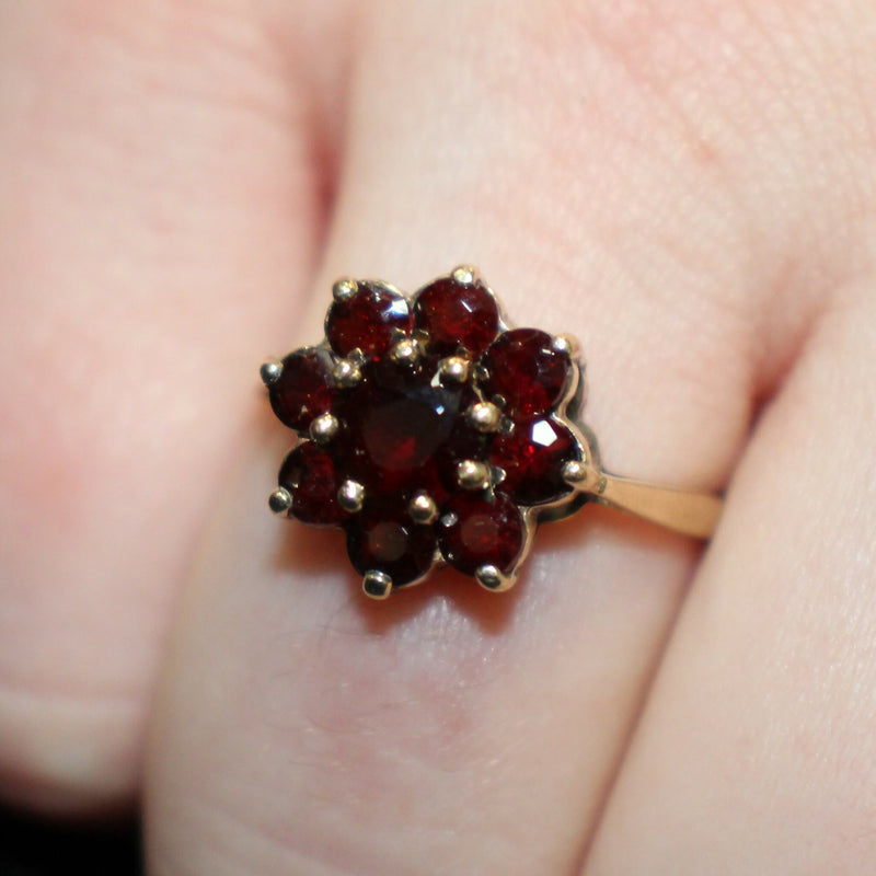 9ct-gold-garnet-cluster-ring-24k022a