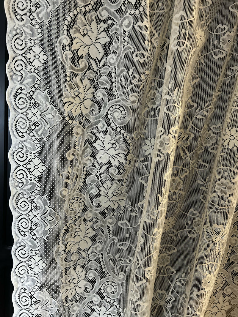 Beautiful Victorianna design cream cotton lace off the roll