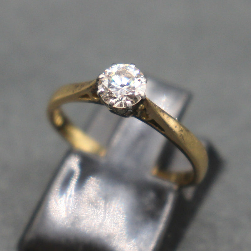 18ct-gold-and-platinum-diamond-solitaire-24k008b