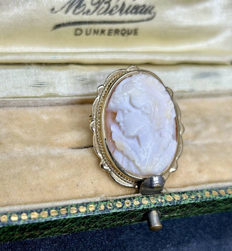 Hallmarked 9ct Yellow Gold Shell Carved Cameo