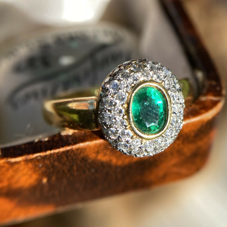 Vintage 18ct Emerald Diamond Halo Ring 4.7g