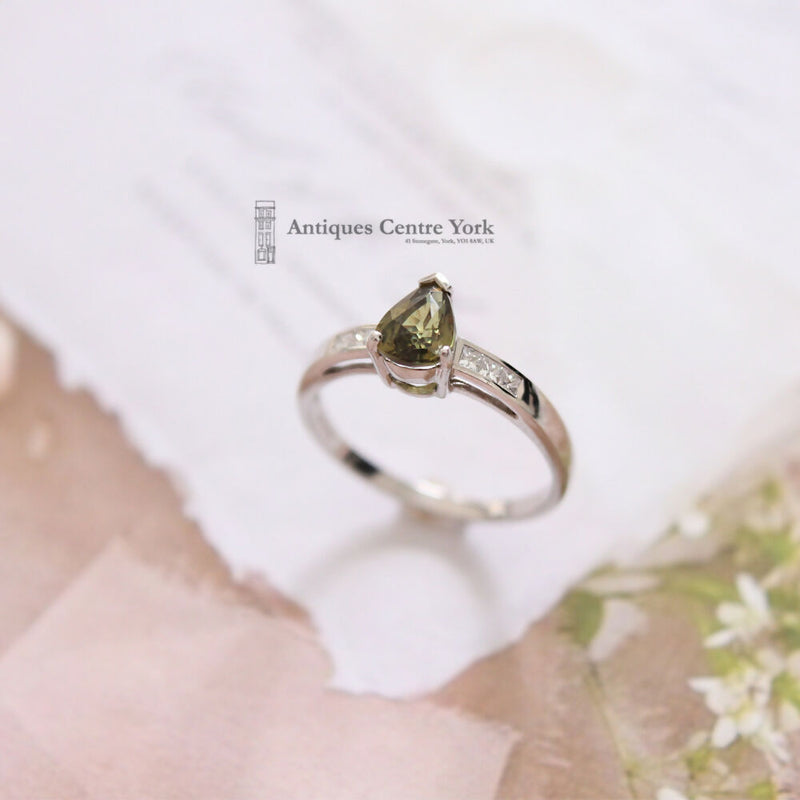 18ct White Gold Green Tourmaline & Diamond Ring