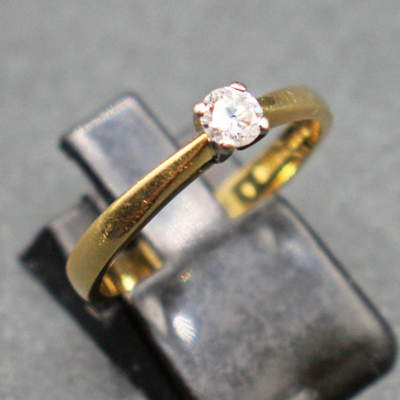 18ct-gold-diamond-solitaire-ring-23L017b