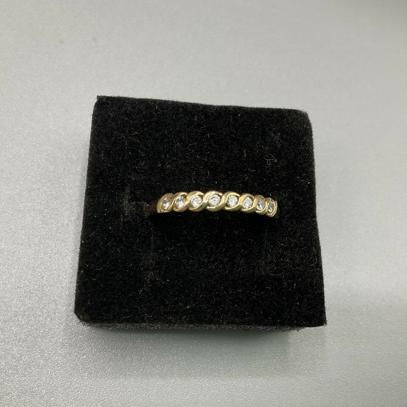 9ct gold and CZ ring