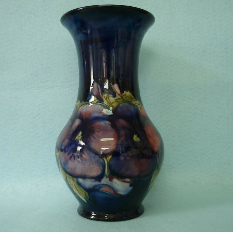 A Moorcroft Vase (8.18") c1918-1926 - Pansy by William Moorcroft