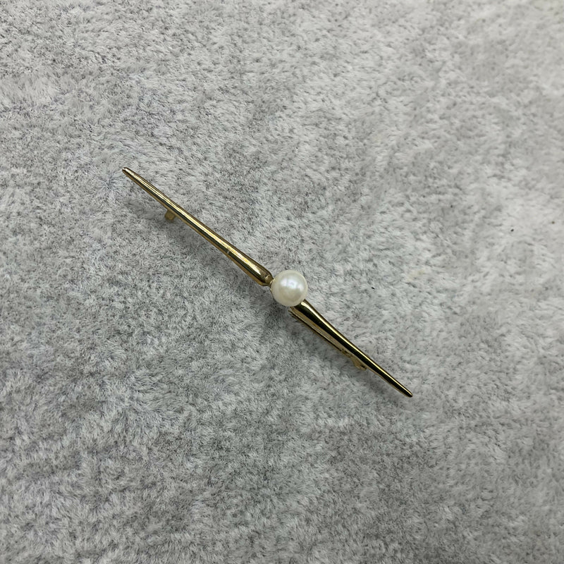 9ct gold and cultured pearl brooch