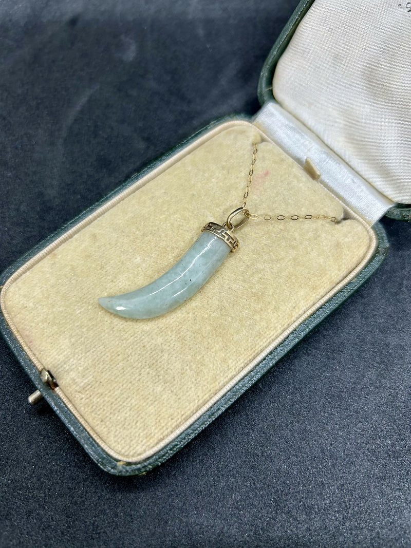 Hallmarked 9ct Yellow Gold Chinese Jade Tooth Pendant