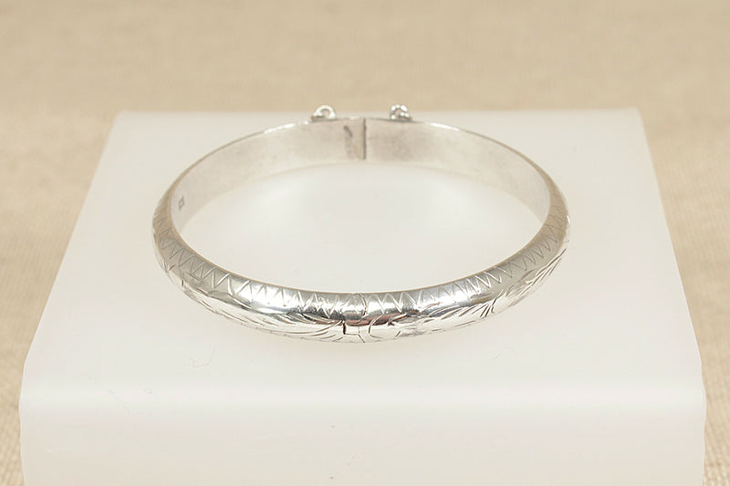 Vintage Silver Hinged Bangle