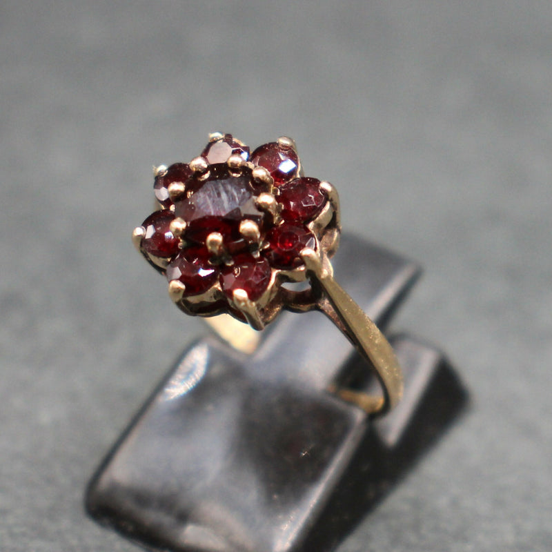 9ct-gold-garnet-cluster-ring-24k022b