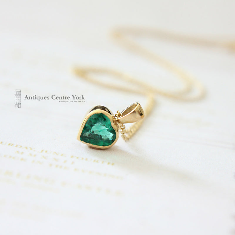 18ct Gold Emerald Heart Pendant