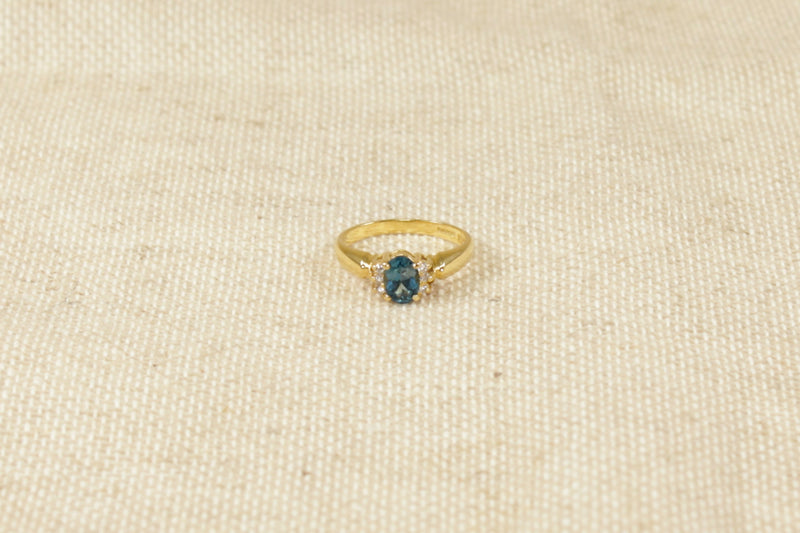 18ct Gold Blue Topaz & Diamond Ring